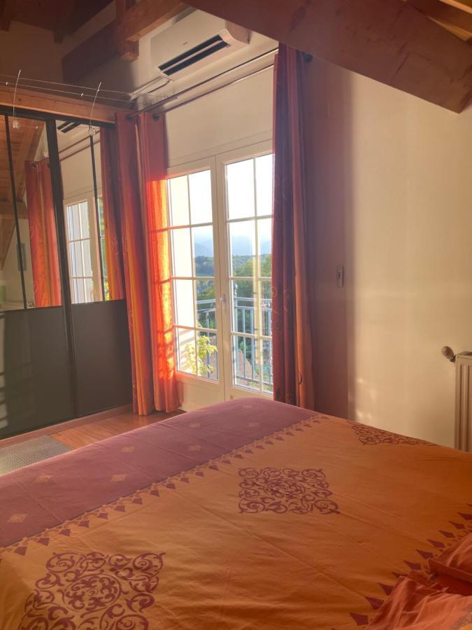 Gîtes de La Maison Bleue d'Estialescq Eksteriør billede