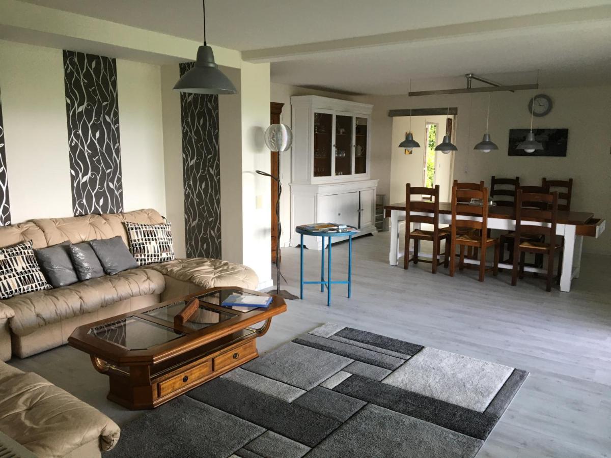 Gîtes de La Maison Bleue d'Estialescq Eksteriør billede