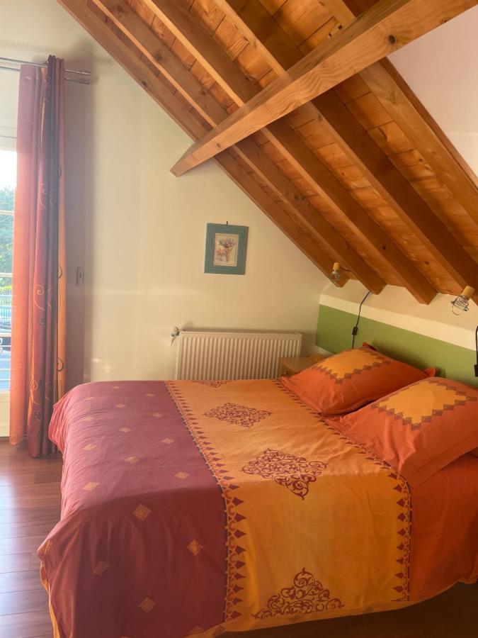Gîtes de La Maison Bleue d'Estialescq Eksteriør billede