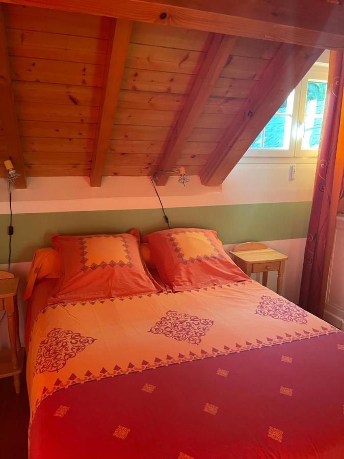 Gîtes de La Maison Bleue d'Estialescq Eksteriør billede