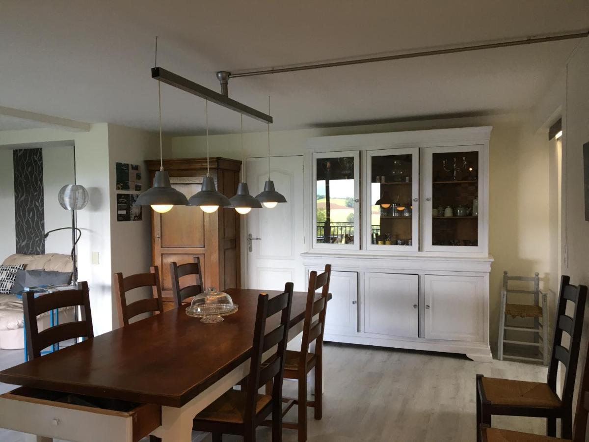 Gîtes de La Maison Bleue d'Estialescq Eksteriør billede