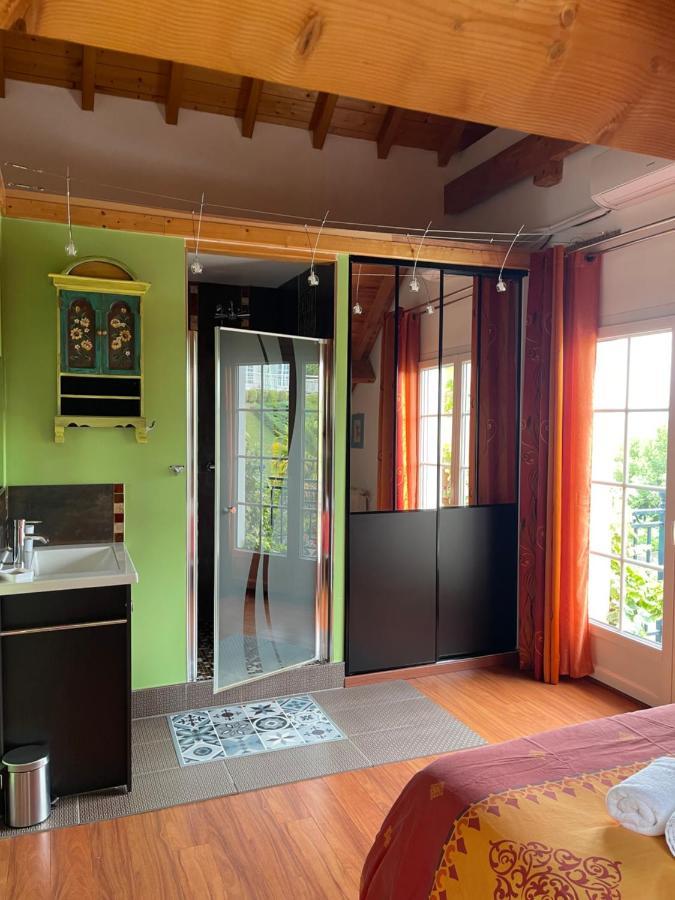 Gîtes de La Maison Bleue d'Estialescq Eksteriør billede
