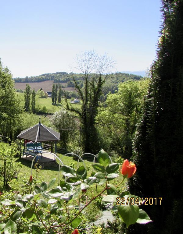 Gîtes de La Maison Bleue d'Estialescq Eksteriør billede