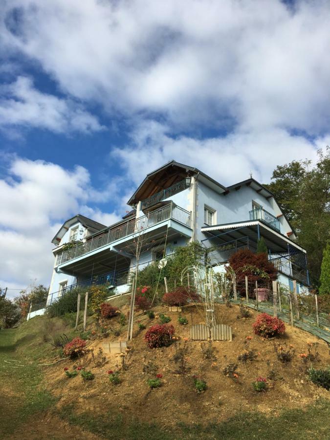 Gîtes de La Maison Bleue d'Estialescq Eksteriør billede